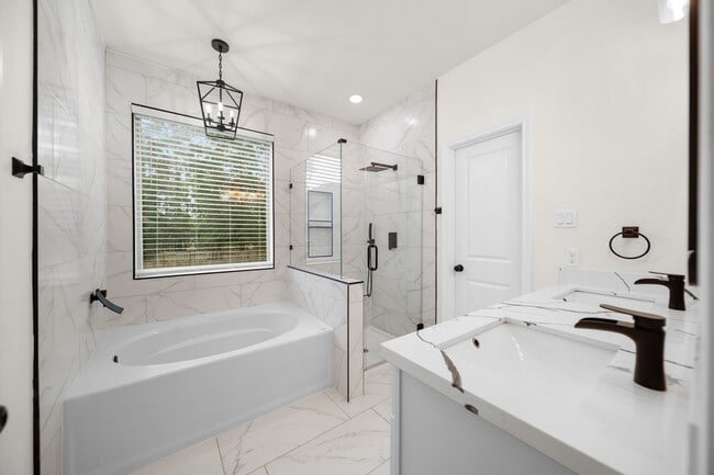 Building Photo - 206 Elianne Lace Ct