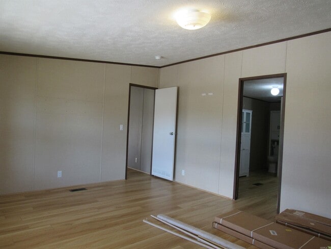Building Photo - 12 Flintstone Cove