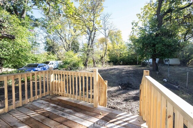 Building Photo - "Charming 3-Bed, 2-Bath Home in Indianapol...