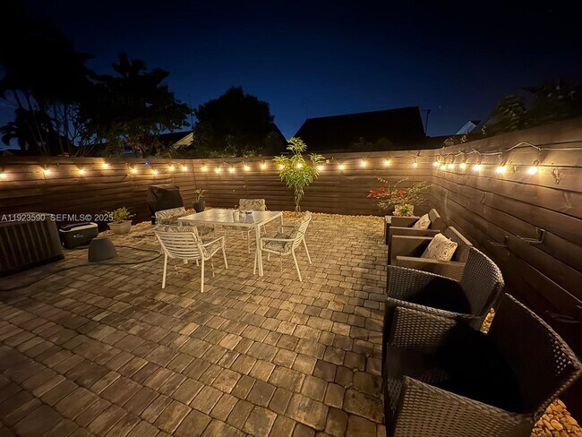 Building Photo - 7119 SW 105th Ct