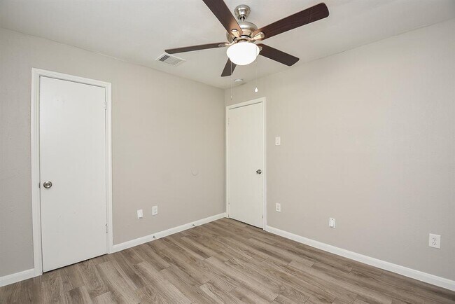 Building Photo - 3710 Dreyfus St