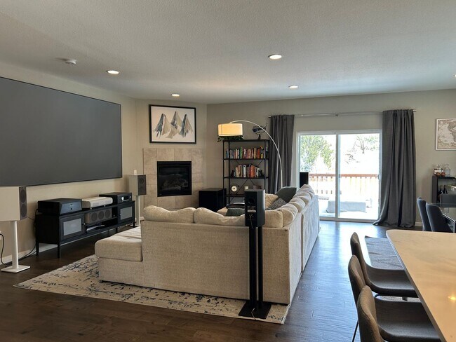 Building Photo - Deer Run Home-lawn care included