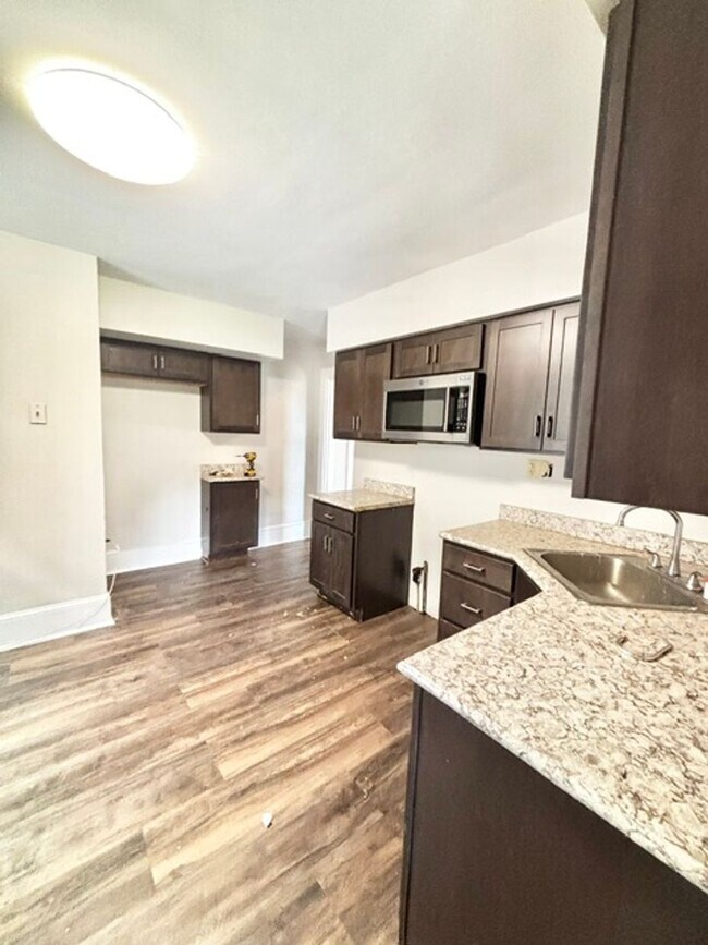 Building Photo - 3 bedroom/ 1.5 Bath Home for rent MAnor, PA 15665