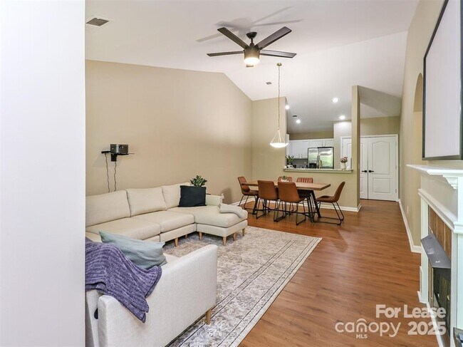 Building Photo - 7204 Michaels Landing Dr