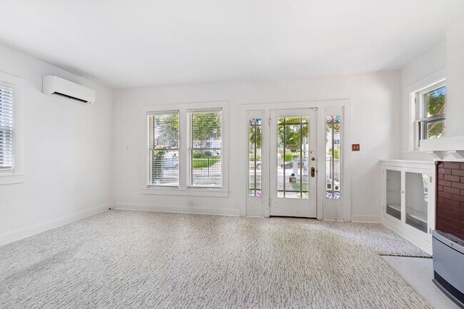 Building Photo - 1604 17th Ave S