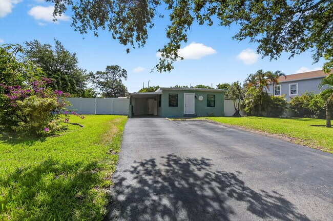 Building Photo - 3940 NW 5th Ave