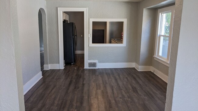 Building Photo - Three Bedroom House in Kalamazoo