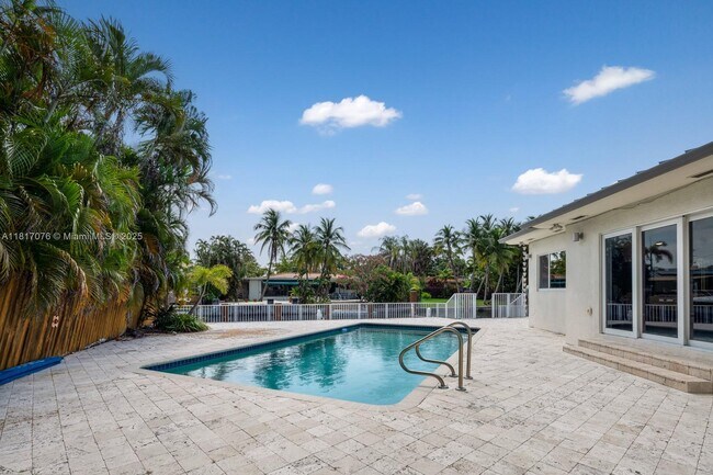 Building Photo - 12985 Ortega Ln