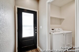 Building Photo - 1303 Lombrano St