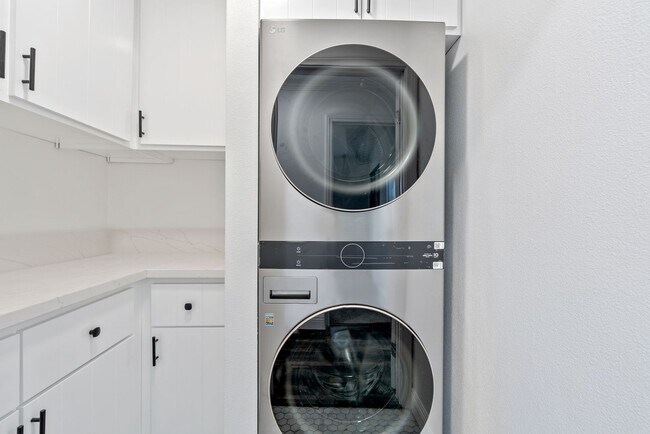 Building Photo - Live in Luxury: Spacious Sanctuary - Oceanfront Condo View Home with Mesmerizing Pacific Views