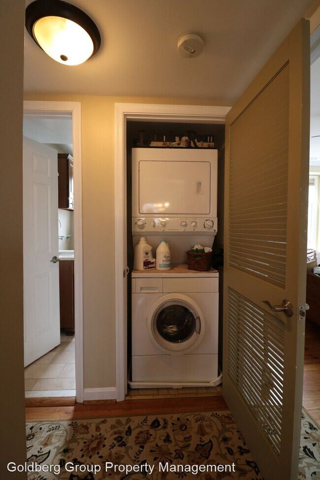 Building Photo - 2 br, 1 bath House - 3800 39th Street NW #...