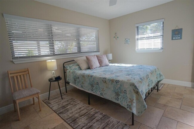 Building Photo - 929 Lantana Ave