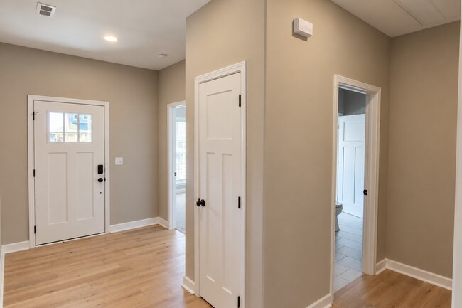 Building Photo - 1407 Brook Hill Drive