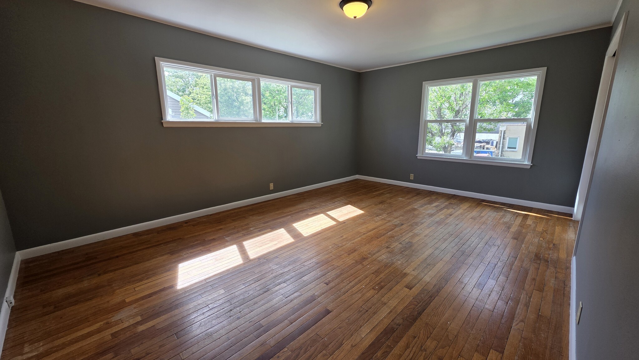 Master bedroom - 1817 E Ave NE