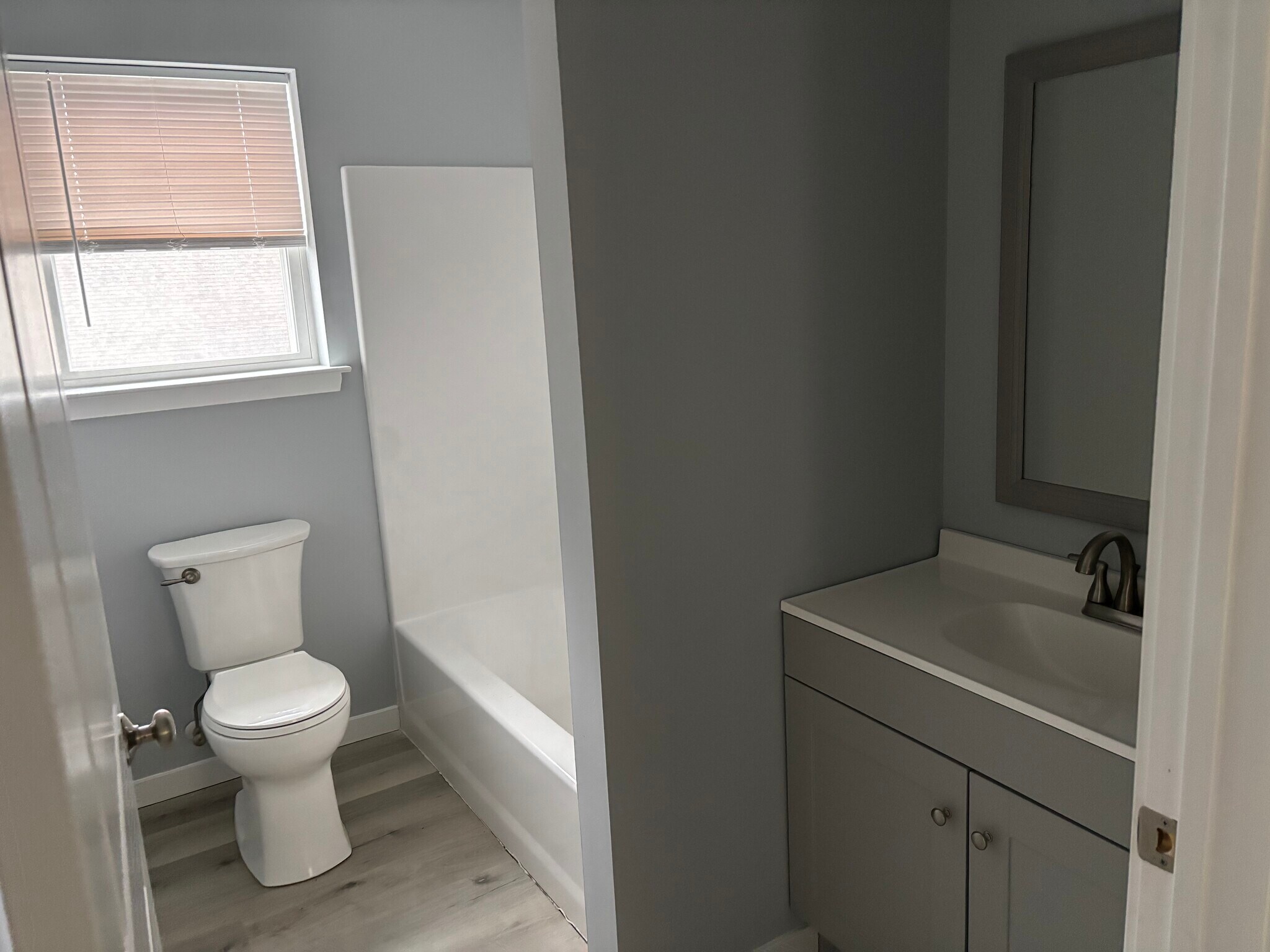 Bathroom2 - 140 Gum St