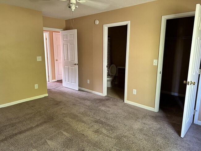 Building Photo - 1627 Maple View Way