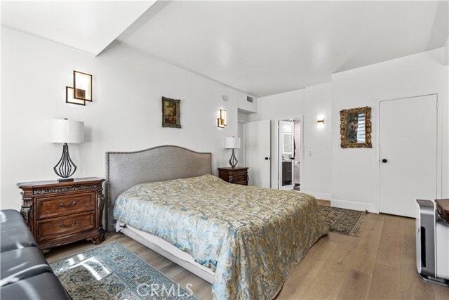 Building Photo - 818 N Doheny Dr