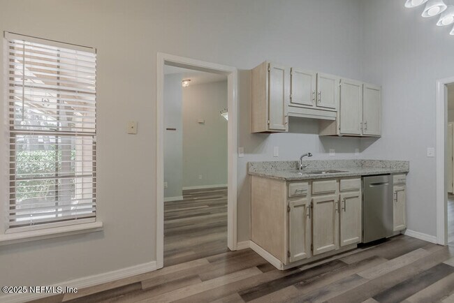 Building Photo - 3331 Ashridge Dr