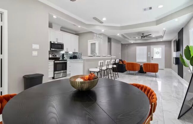 Building Photo - 5914 Southridge St