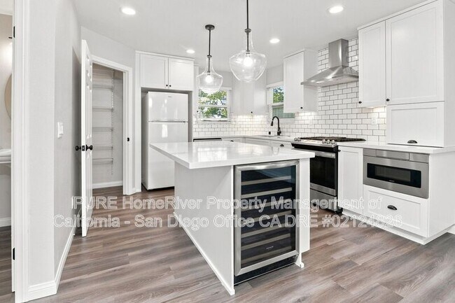 Building Photo - 2025 Ainsley Rd