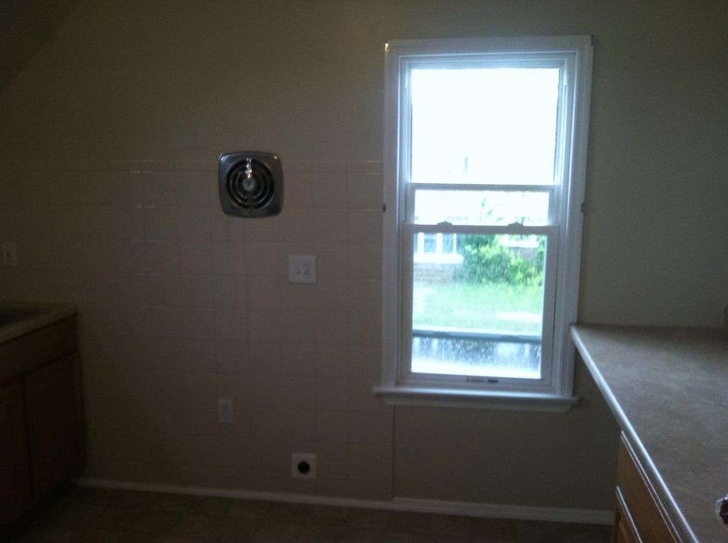 Building Photo - 302 S 2nd St