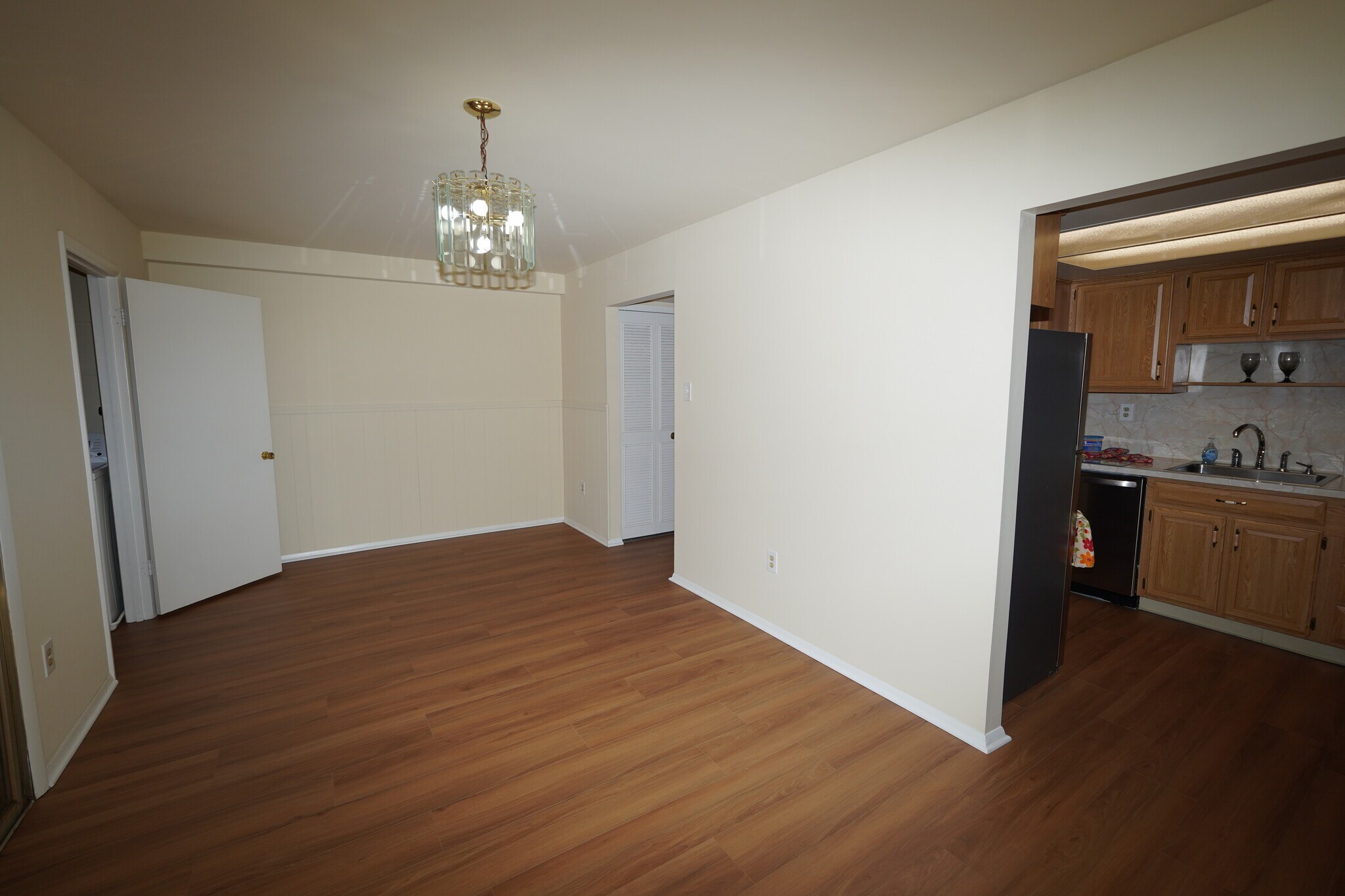 Building Photo - 691 Towne Center Dr