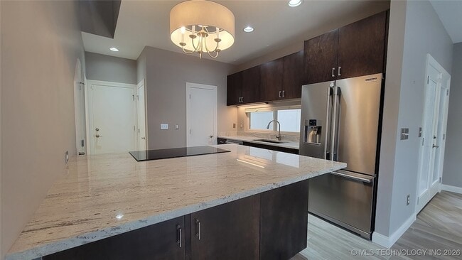 Building Photo - 1430 S Quincy Ave