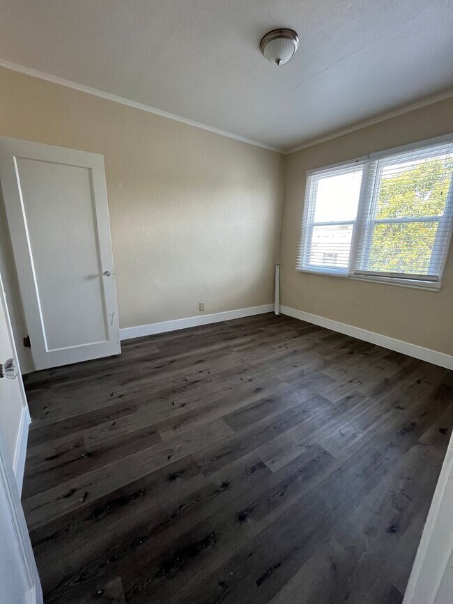 Interior Photo - 3201 Beaumont Ave.