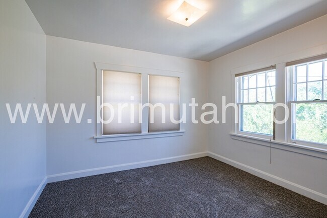 Building Photo - 1655 E 900 S