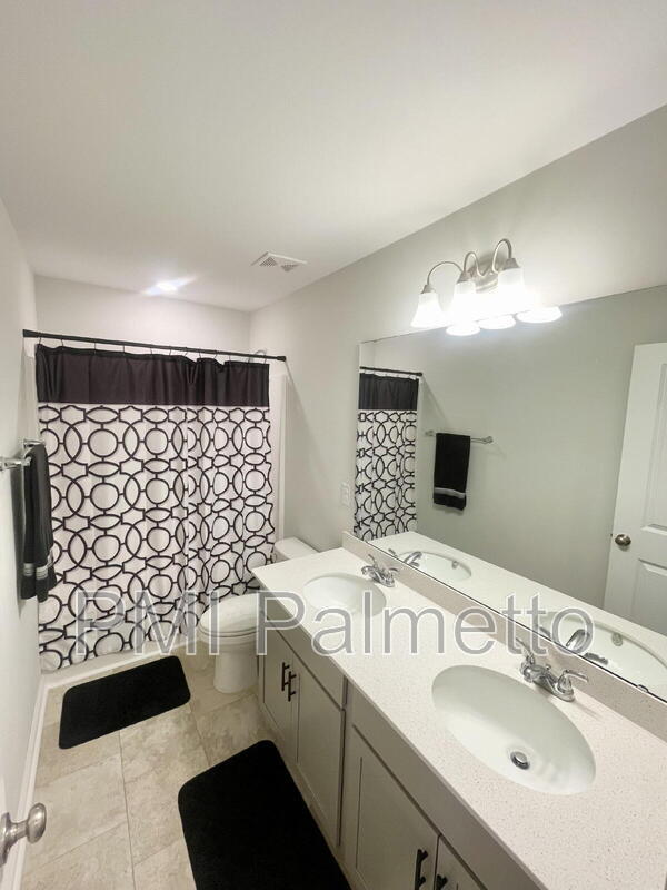 Building Photo - 633 Wooster Dr