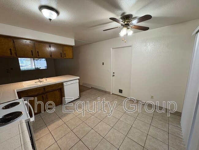 Building Photo - 2038 S Cain St