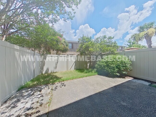 Building Photo - Freshly Updated 3-Bedroom Townhome in Reserve Pointe, Navarre