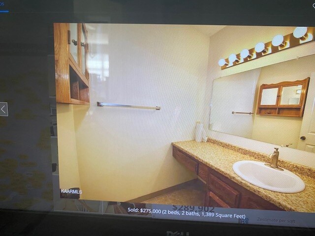 Full Bath with separate room for toilet and shower/bath - 130 Olympia Dr