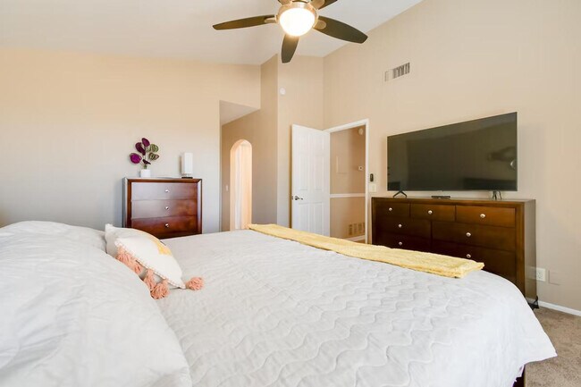 Building Photo - 16233 E Rosetta Dr