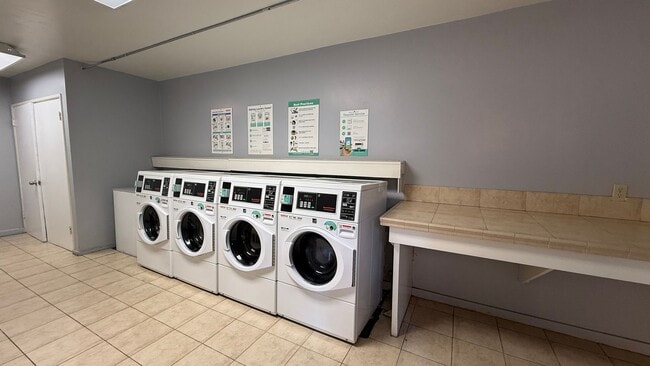 Building Photo - Stunning 2 bedroom, 1.5 bathrooms, 2 story townhouse for rent in Allure Condos in Serra Mesa!