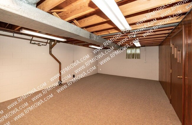 Building Photo - 605 4th Ave