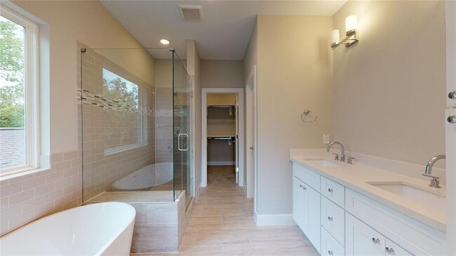 Building Photo - 2413 Chapman St