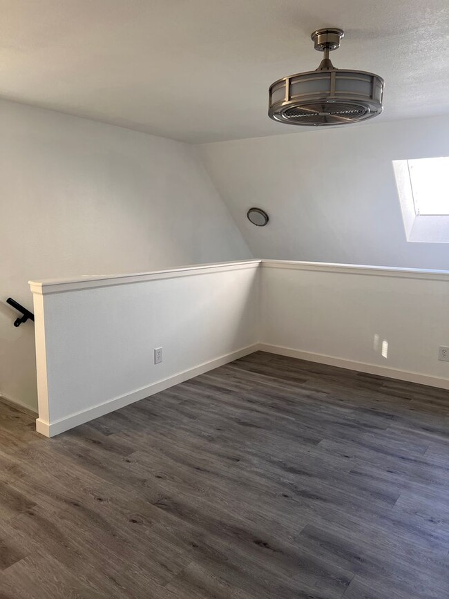 Building Photo - Newly Renovated 1 Bedroom 1 Bath Condo in ...