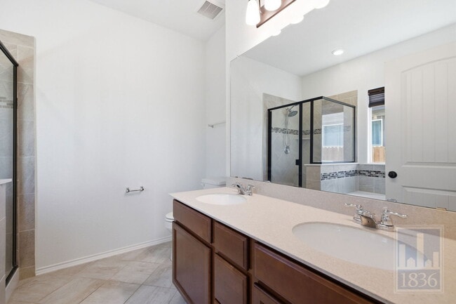 Building Photo - 408 Lynwood Gold Wy