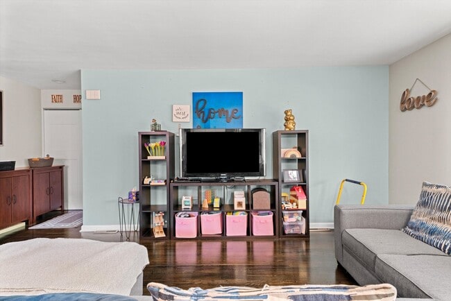 Building Photo - 8819 N Wisner St