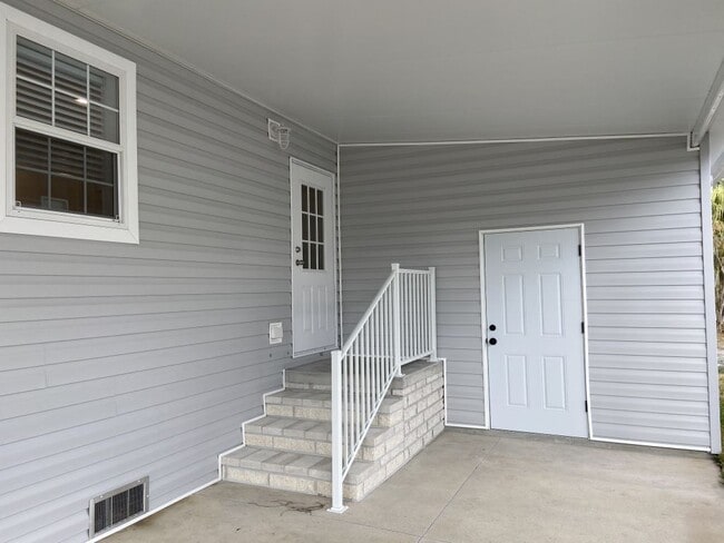 Building Photo - 812 Concord St