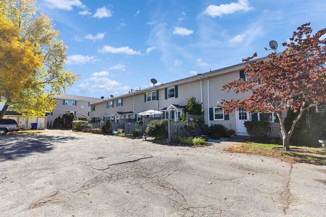 Building Photo - 147 Beech St