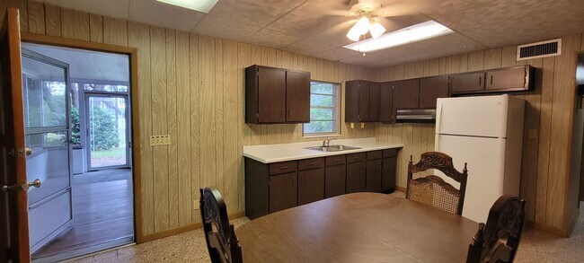 Building Photo - 141 SE 59th St