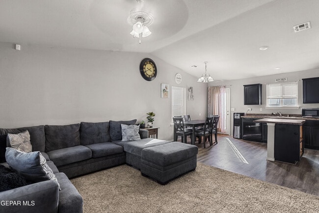 Building Photo - 945 Villa Seca Dr