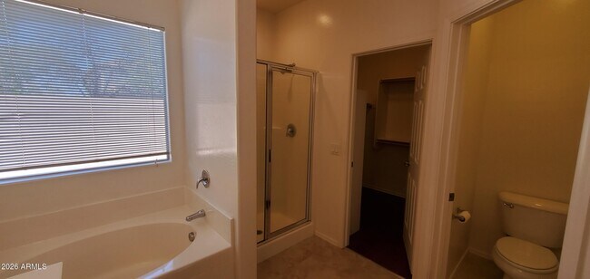 Building Photo - 4043 S Vineyard Ave