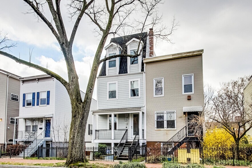 Primary Photo - 1227 Morse St NE