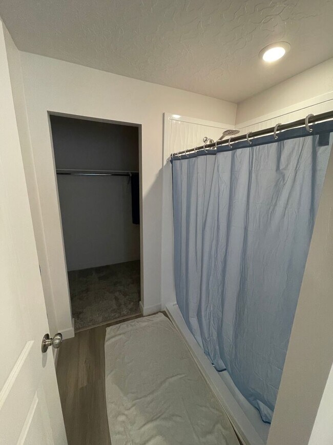 Building Photo - HUGE Townhome For Rent in Saratoga Springs!!