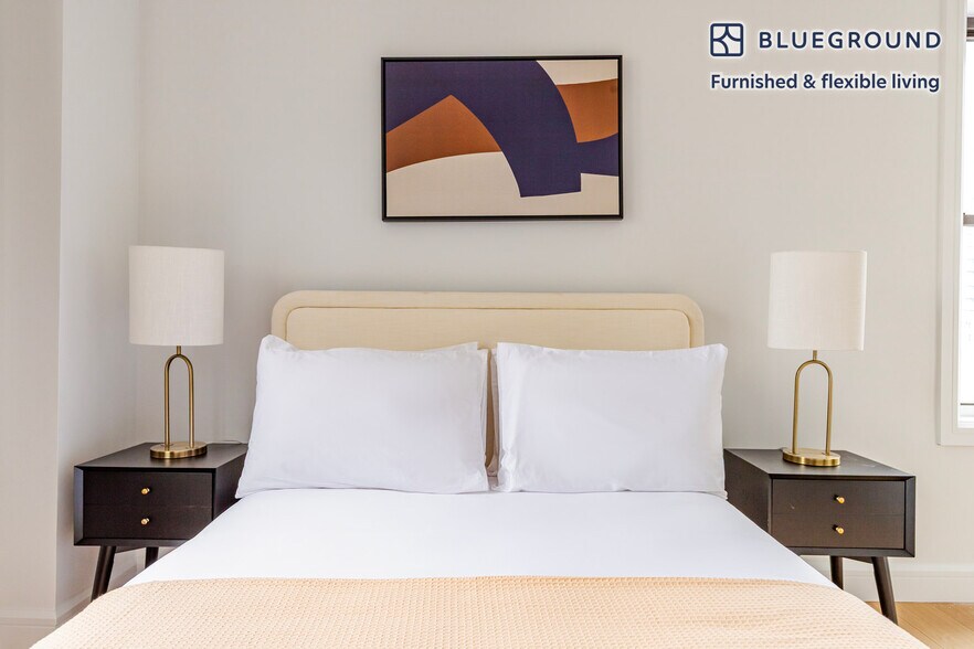 Building Photo - 244 W 72nd St