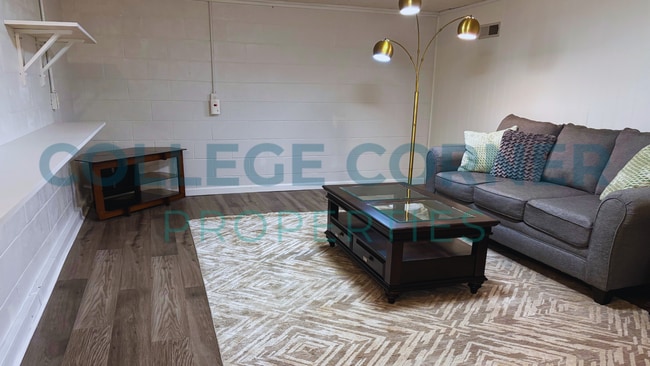 Building Photo - 695 YELLOWSTON LANE  AVAILABLE 6/1/2026  F...
