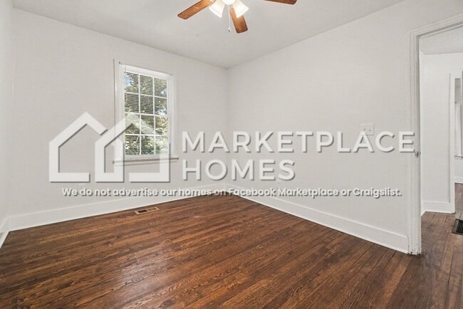 Building Photo - 2801 Palm Dr
